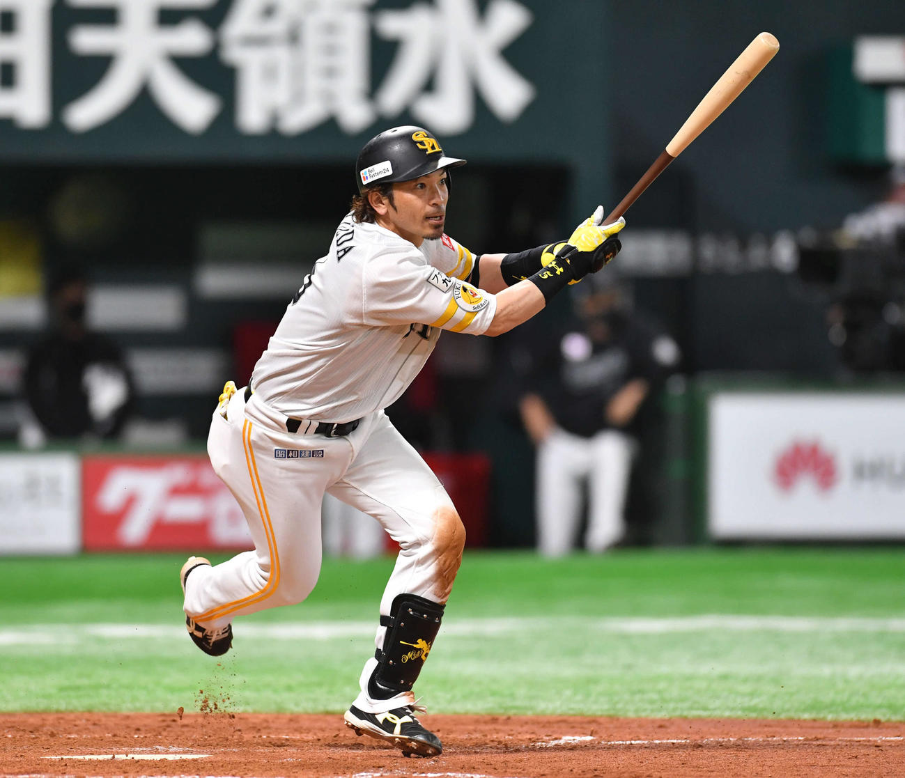 ソフトバンク対ロッテ　4回裏ソフトバンク1死、松田は右安打を放つ（撮影・岩下翔太）