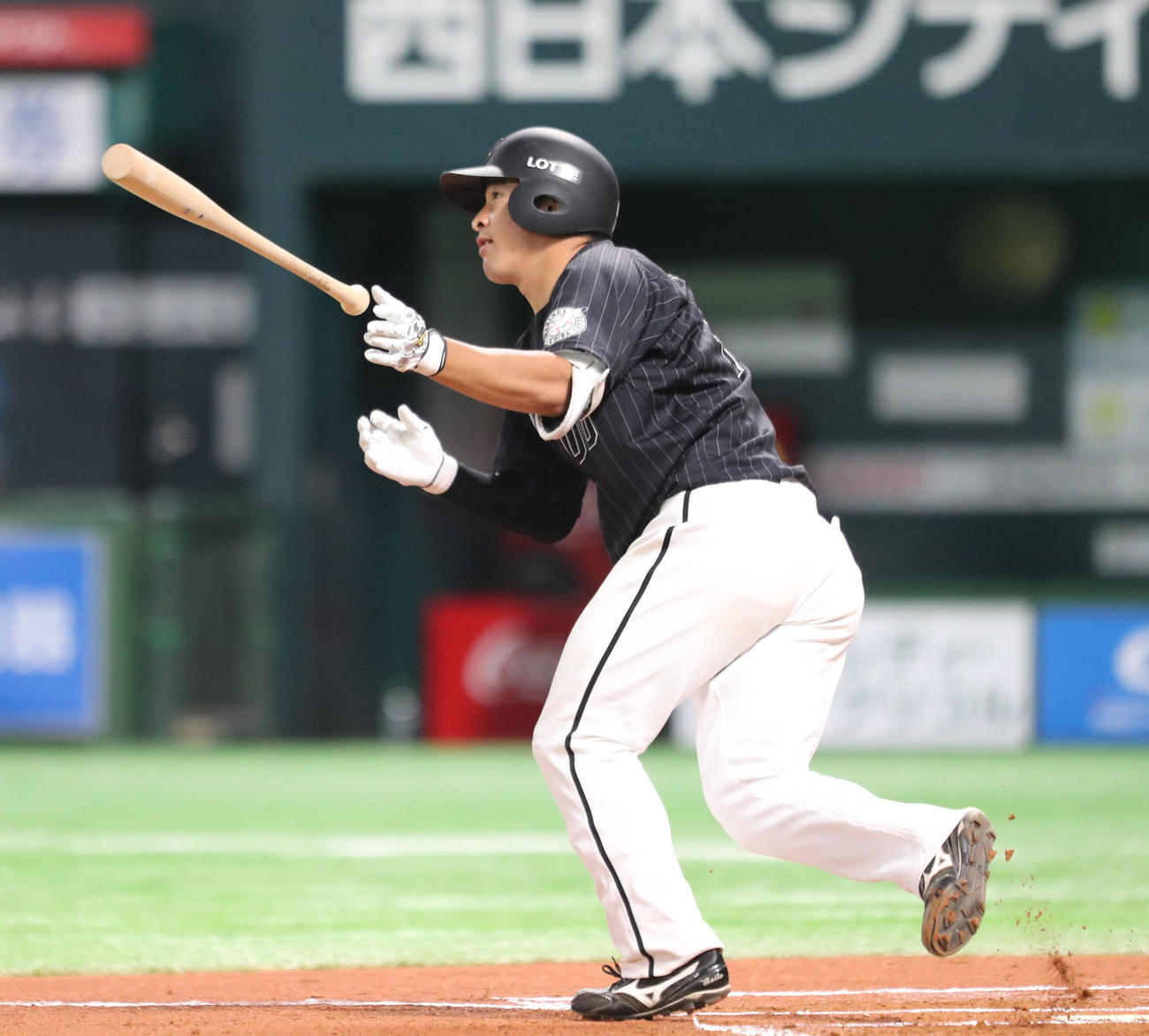 ソフトバンク対ロッテ　6回表ロッテ池田来翔は中越えに適時二塁打を放つ（撮影・梅根麻紀）