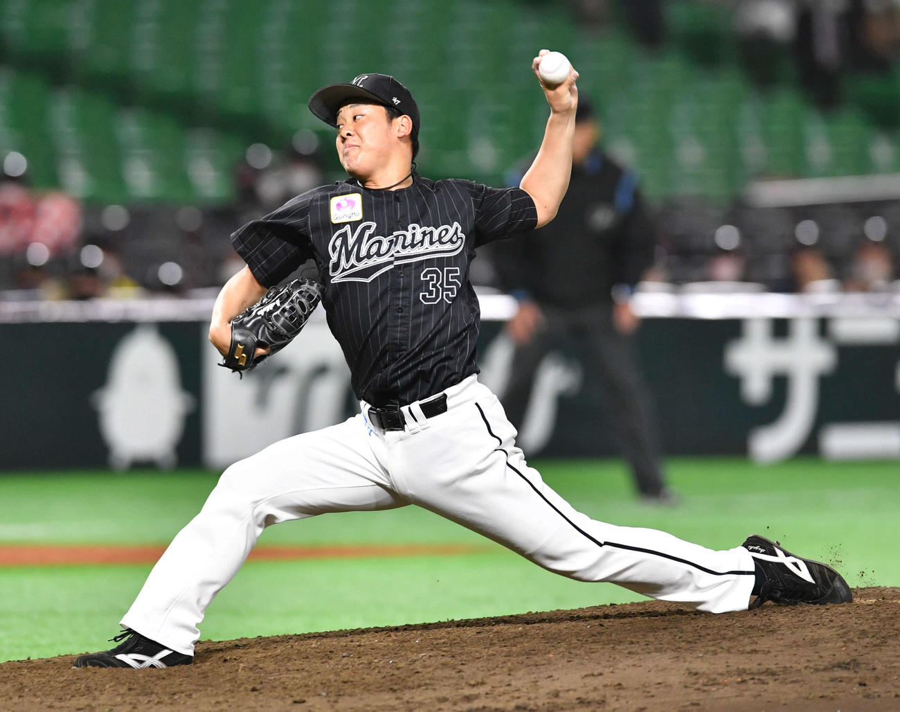 ソフトバンク対ロッテ　7回裏より登板した、ロッテ5番手の鈴木（撮影・岩下翔太）