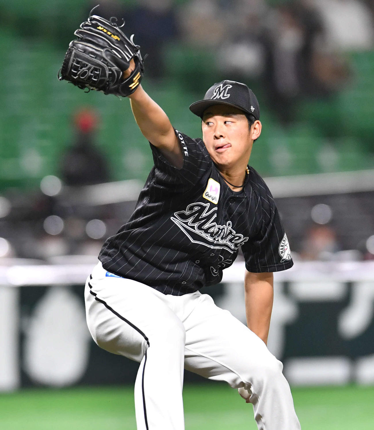 ソフトバンク対ロッテ　7回裏より登板した、ロッテ5番手の鈴木（撮影・岩下翔太）