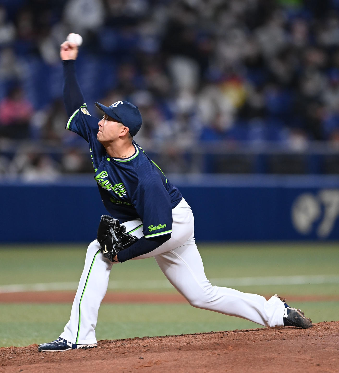 オープン戦中日対ヤクルト　4回裏、ヤクルト2番手で登板する梅野（撮影・森本幸一）