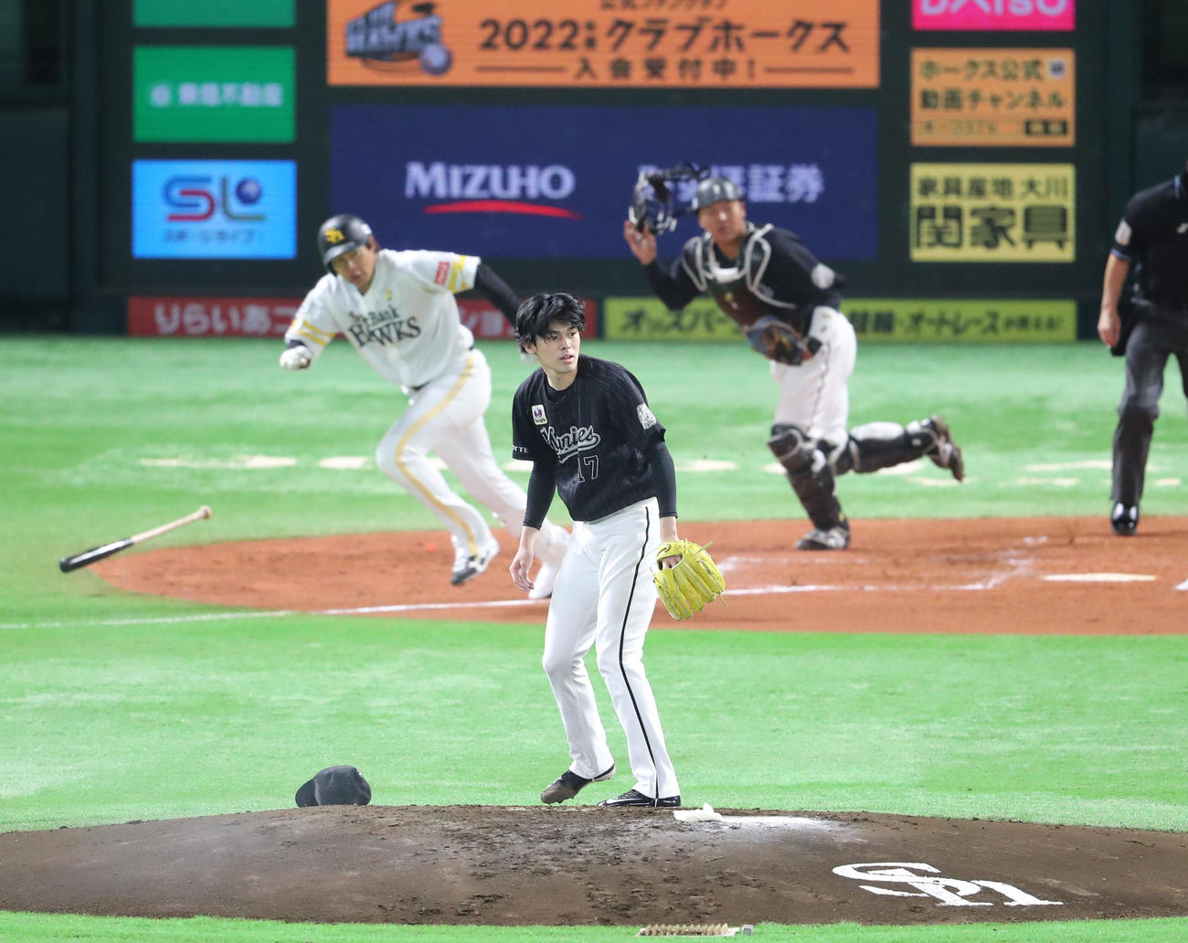 ソフトバンク対ロッテ　1回裏ソフトバンク2死、柳田悠岐を三ゴロに打ち取る佐々木朗希（撮影・梅根麻紀）