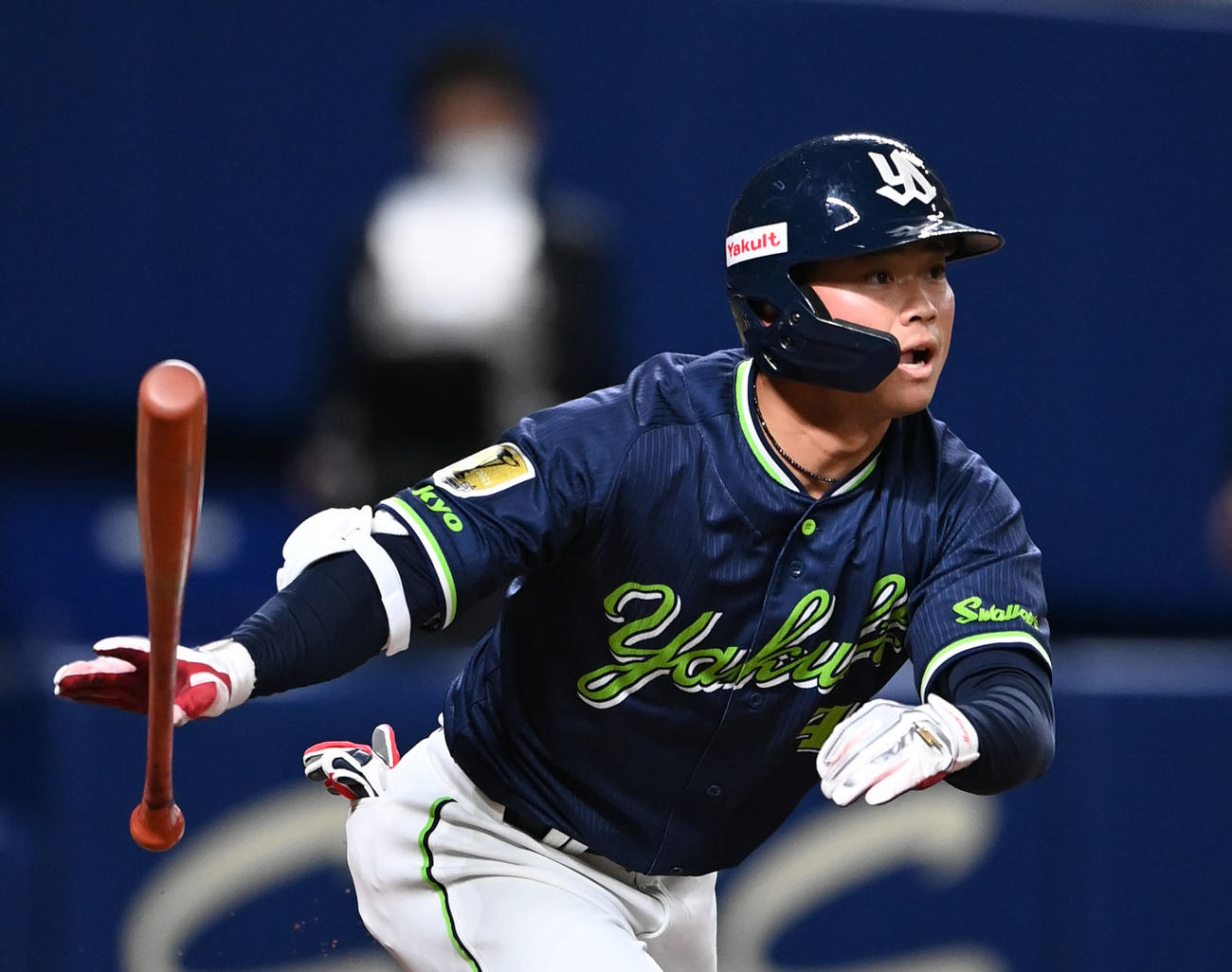 中日対ヤクルト　3回表ヤクルト無死、右翼へ二塁打を放つ丸山（撮影・森本幸一）