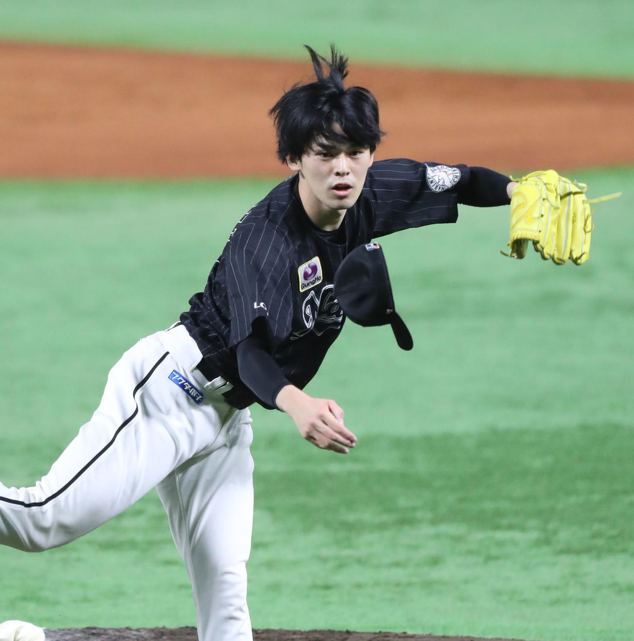ソフトバンク対ロッテ　力投するロッテ先発の佐々木朗（撮影・屋方直哉）