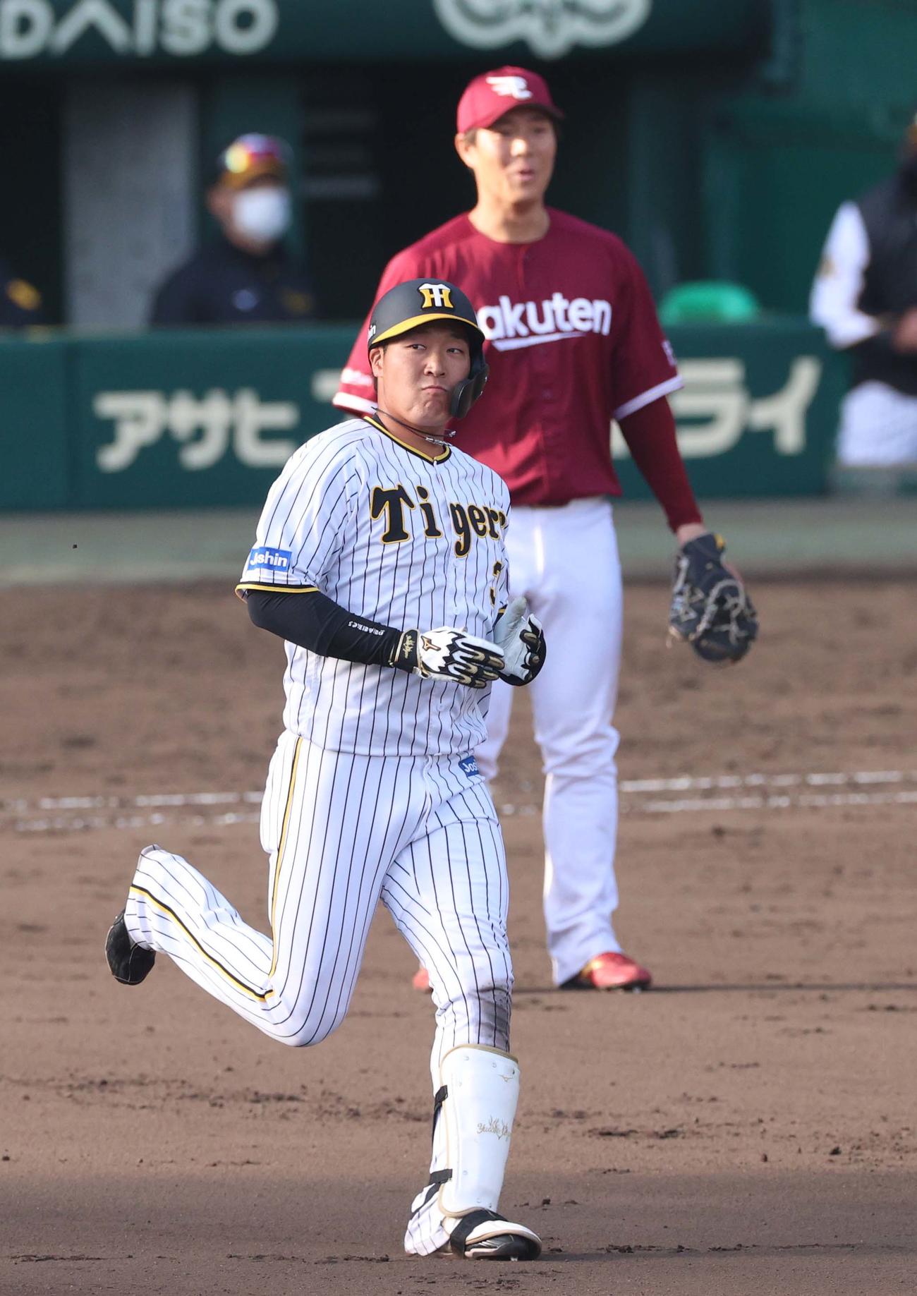 阪神対楽天オープン戦　9回裏阪神1死、二飛に倒れる大山（撮影・上田博志）