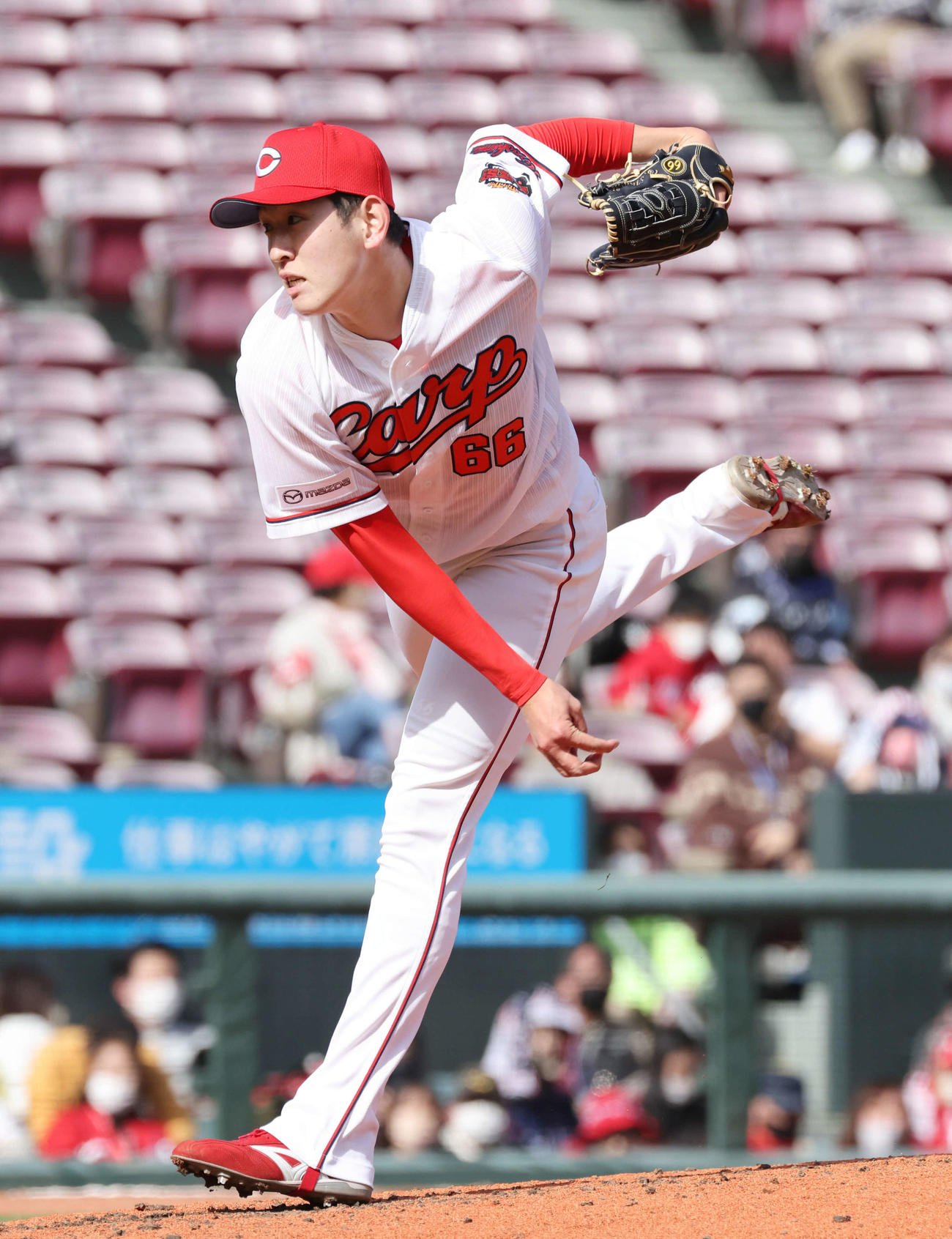 オープン戦広島対西武　6回表西武、広島3番手の遠藤（撮影・加藤孝規））