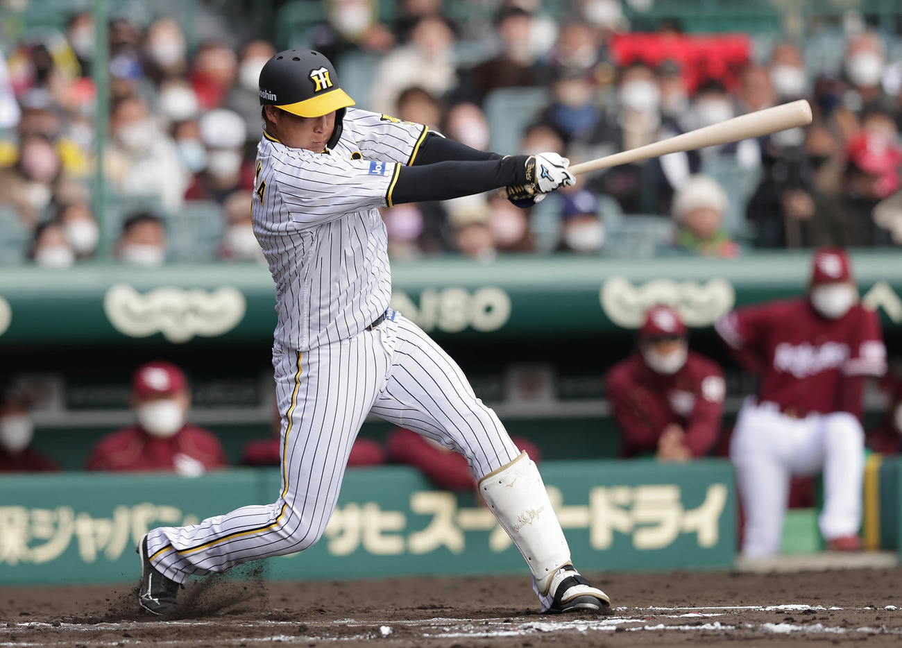阪神対楽天　6回裏阪神2死、左前打を放つ大山（撮影・前田充）