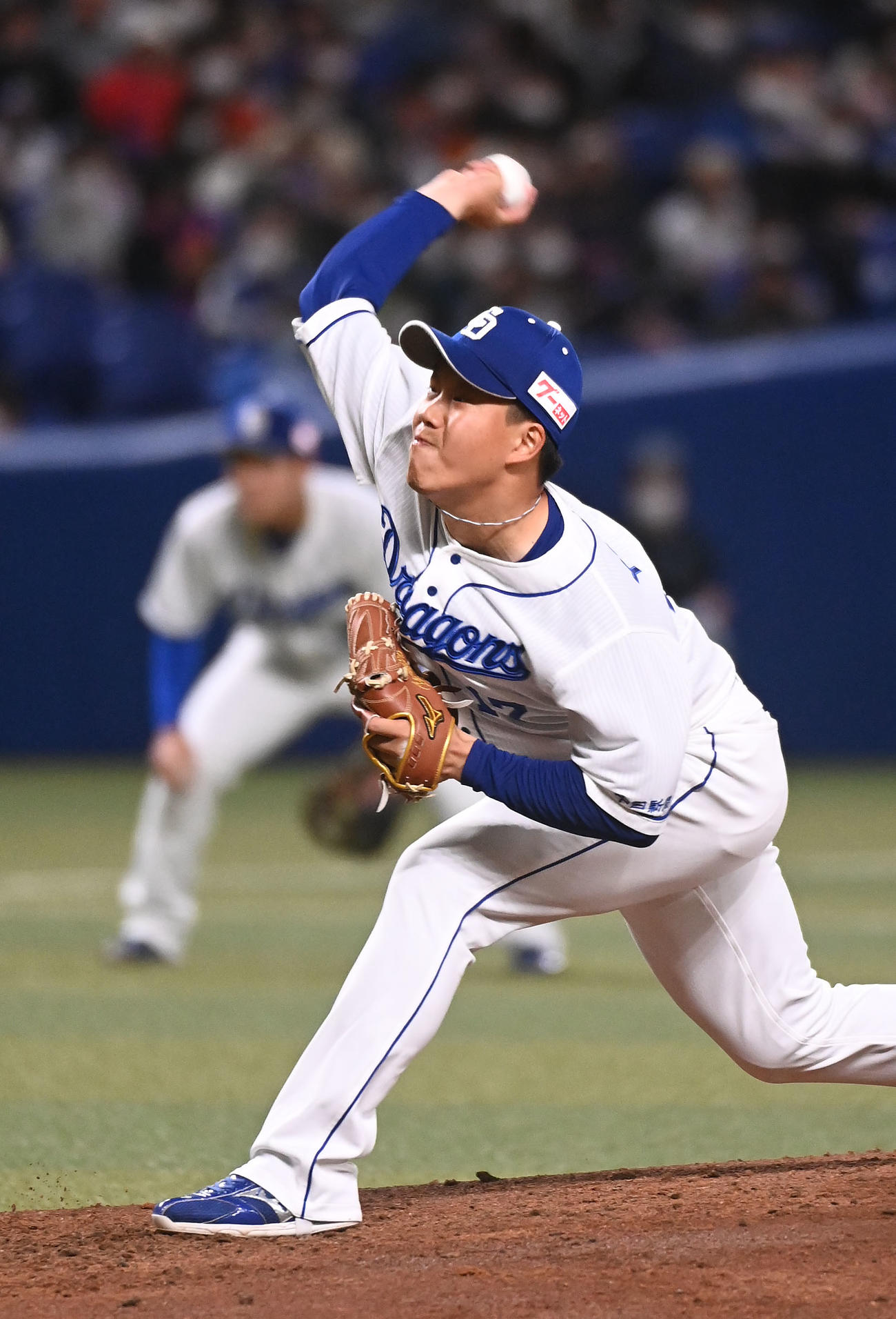 オープン戦中日対ヤクルト　3回表、力投する中日先発の柳（撮影・森本幸一）