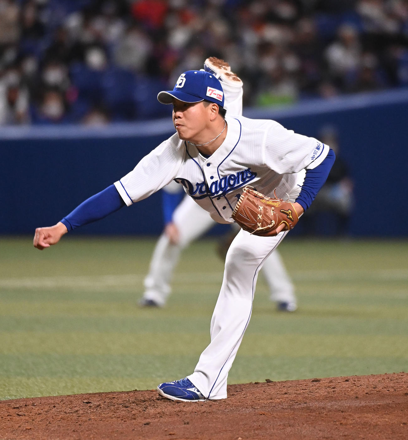 オープン戦中日対ヤクルト　3回表、力投する中日先発の柳（撮影・森本幸一）