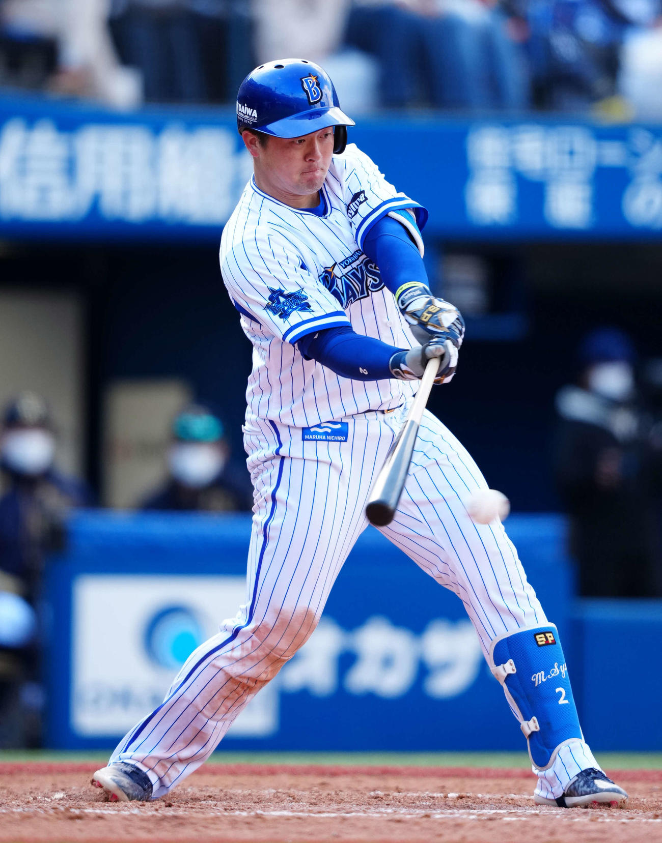 DeNA対オリックス　3回裏DeNA2死一、三塁、適時打を放つ牧（撮影・江口和貴）