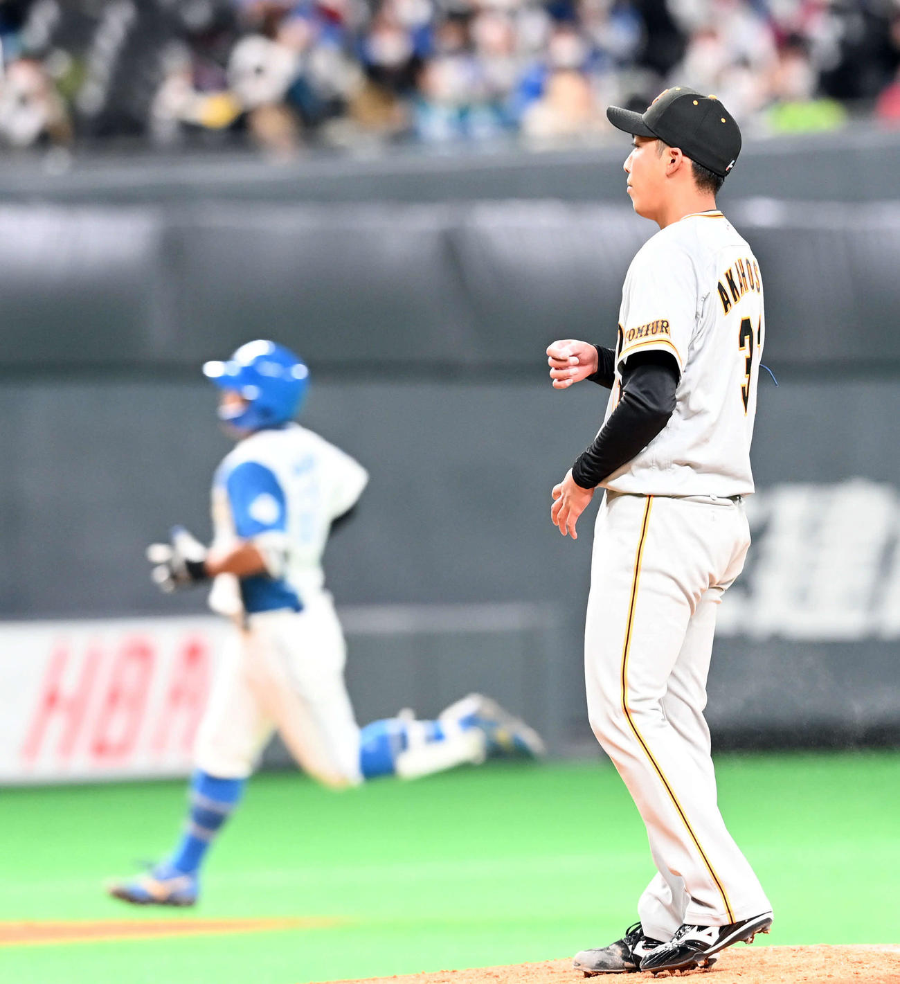 日本ハム対巨人　5回裏日本ハム無死、今川優馬にソロ本塁打を浴びる赤星（撮影・たえ見朱実）