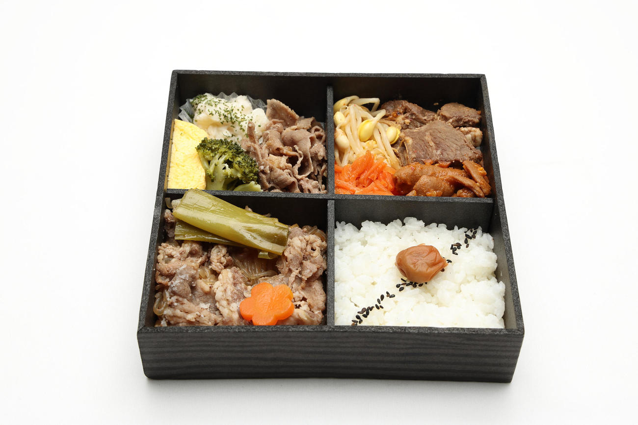 サトテルのトリプル牛肉弁当（甲子園球場提供）