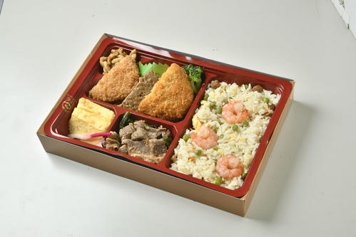 糸井嘉男の超人チャーハン弁当（甲子園球場提供）