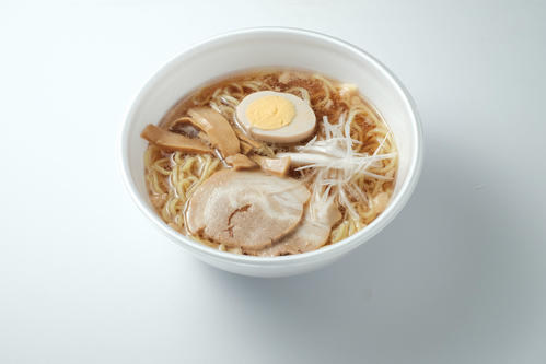 勇ちゃんの背脂醤油ラーメン（甲子園球場提供）