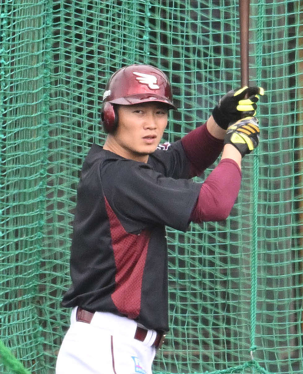 2月1日、フリー打撃に臨む楽天西川