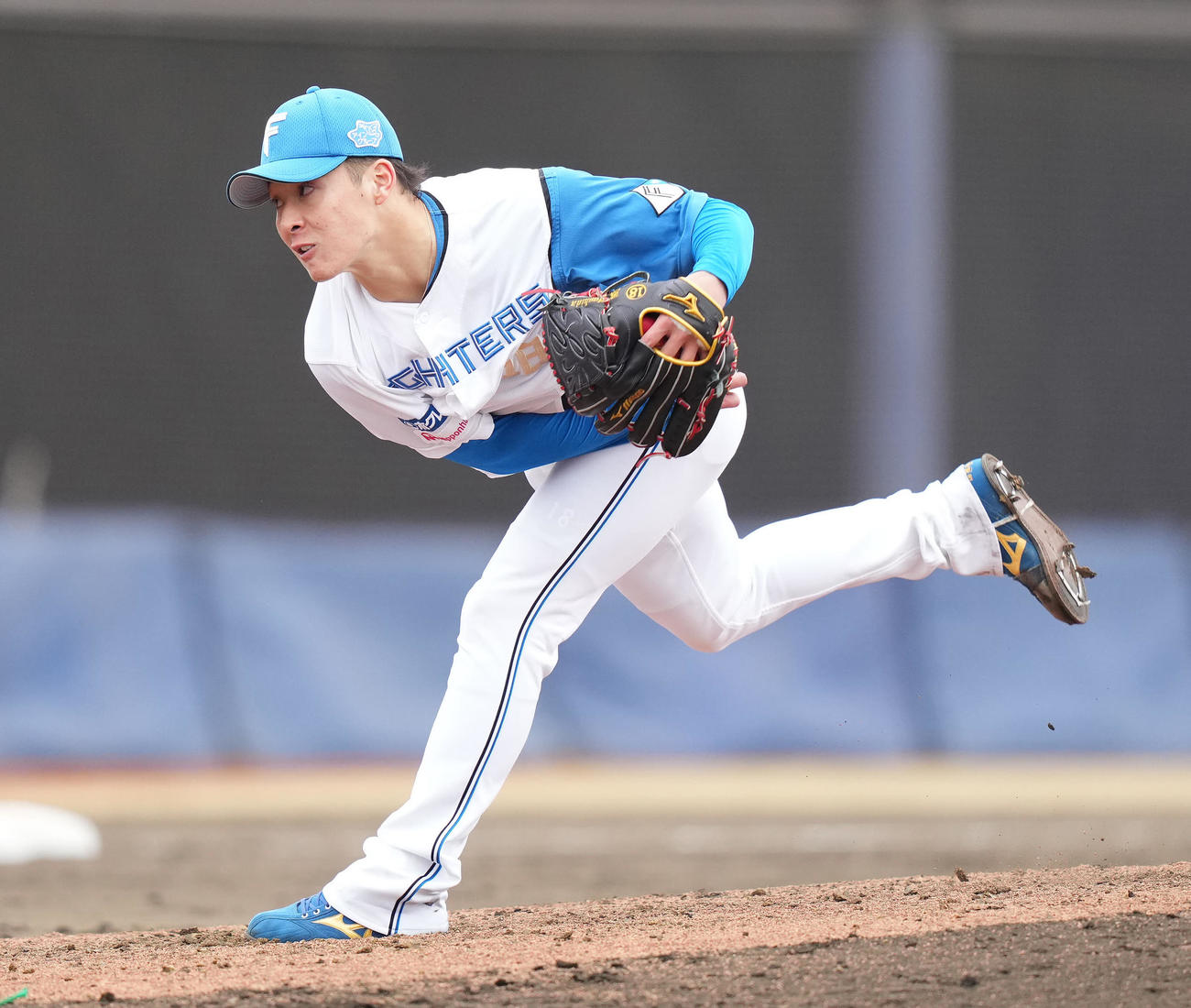 日本ハム対ロッテ　6回表から2番手で登板した日本ハム吉田（撮影・鈴木みどり）