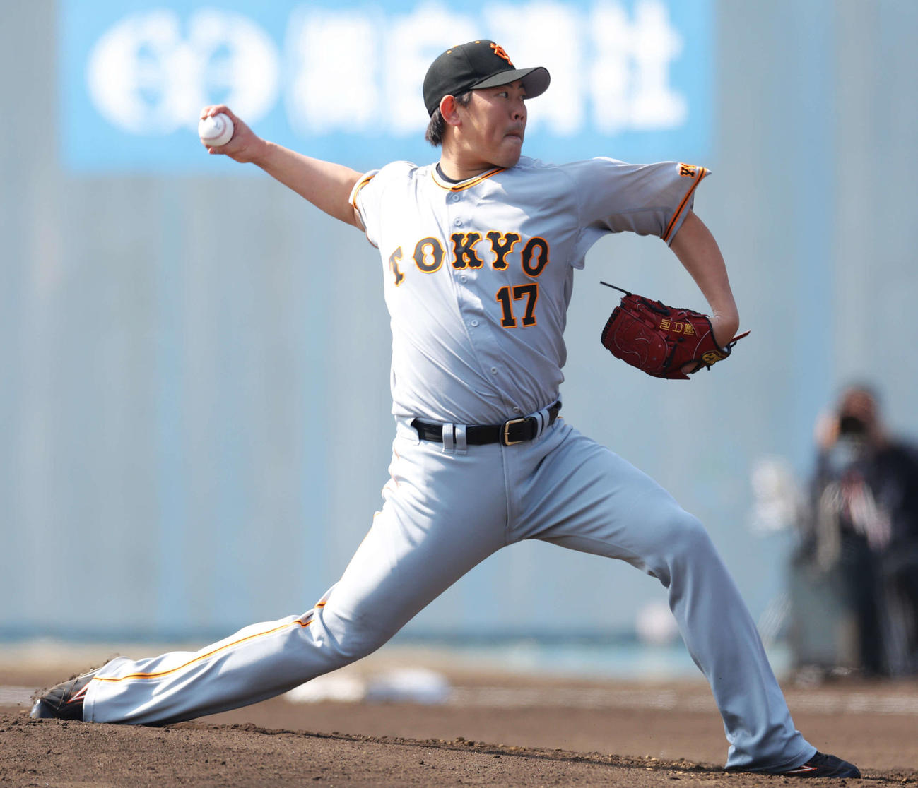 ソフトバンク対巨人　巨人先発の山口（撮影・河田真司）