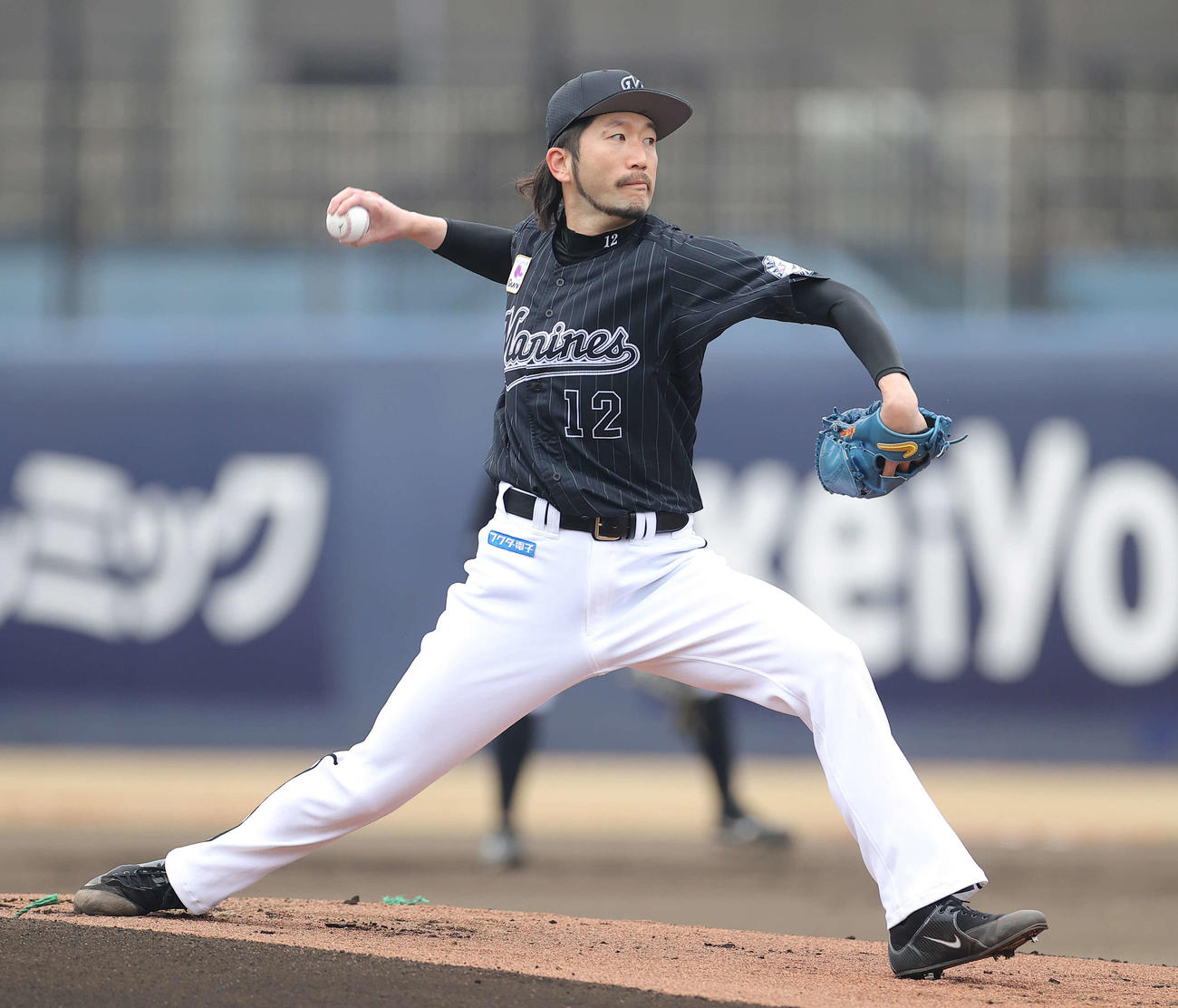 日本ハム対ロッテ　力投するロッテ先発の石川（撮影・河野匠）