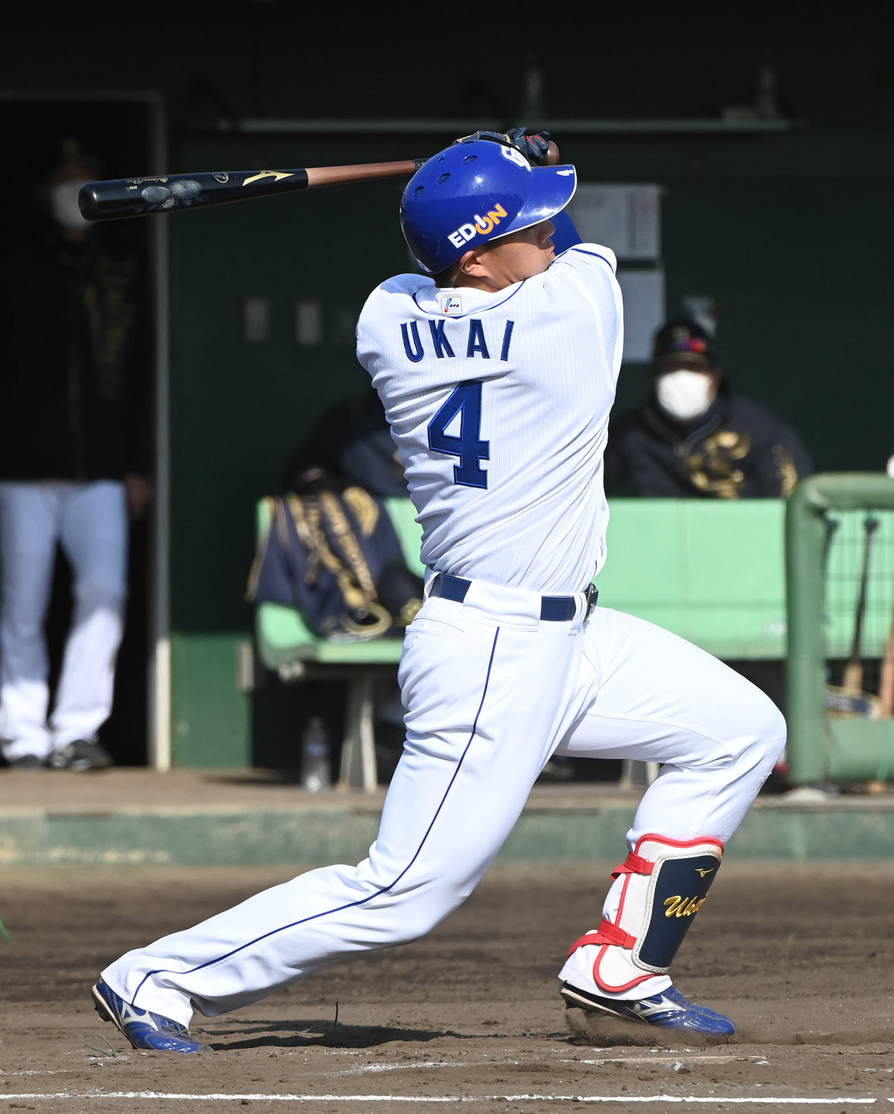 中日対オリックス　6回裏中日2死、左前打を放つ鵜飼（撮影・森本幸一）