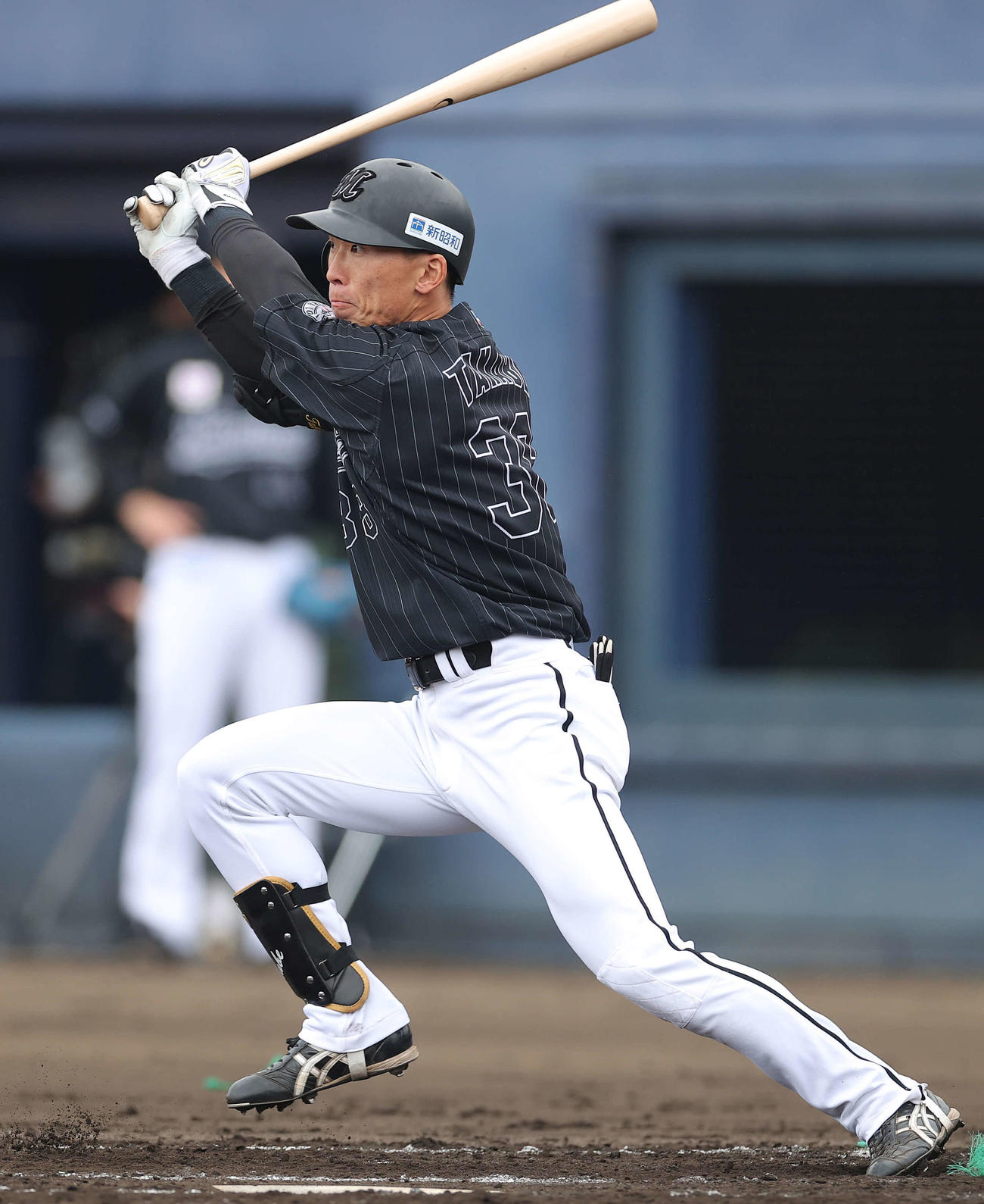 日本ハム対ロッテ　2回表ロッテ2死二塁、中前に適時打を放つ高部（撮影・河野匠）