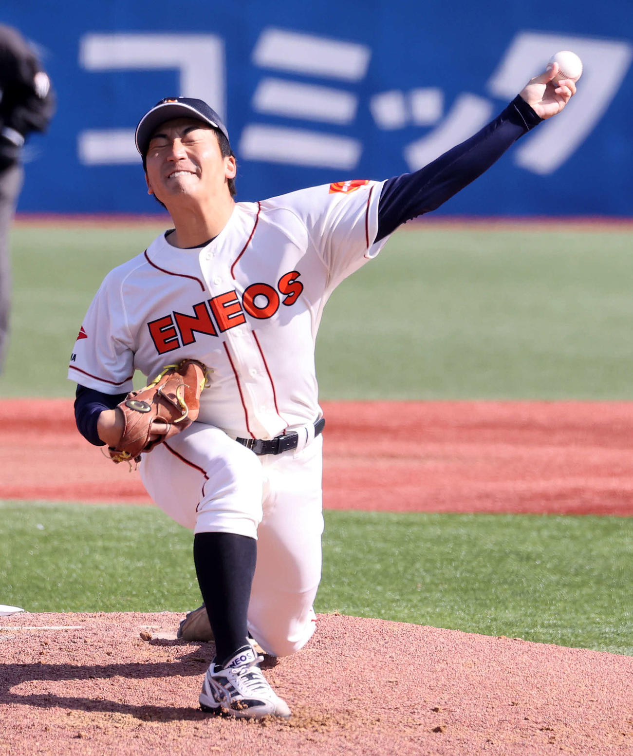 東芝対ENEOS　先発し力投するENEOS・山岡（撮影・鈴木正人）