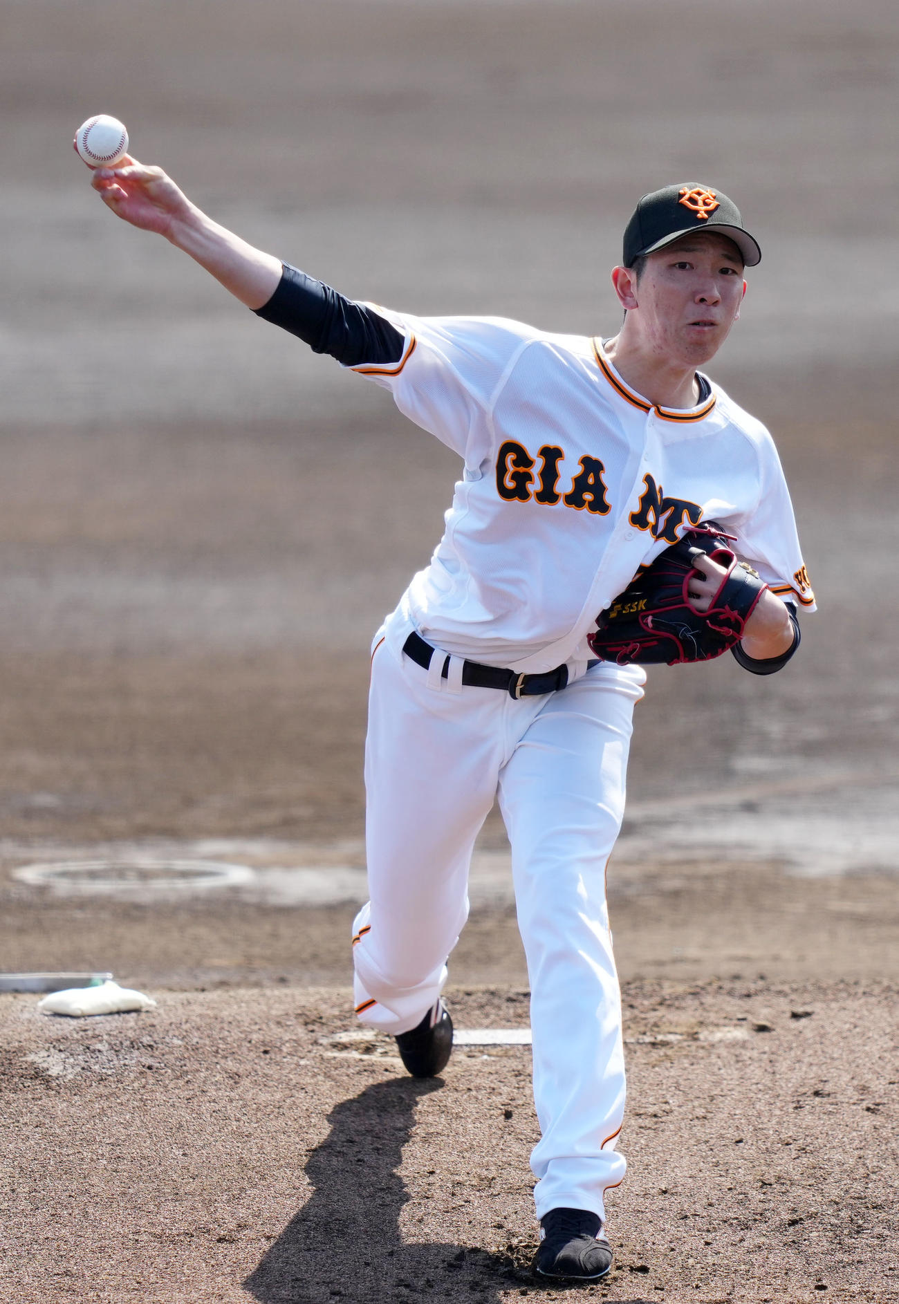 2軍練習試合　巨人対DeNA　力投する巨人戸郷（撮影・横山健太）