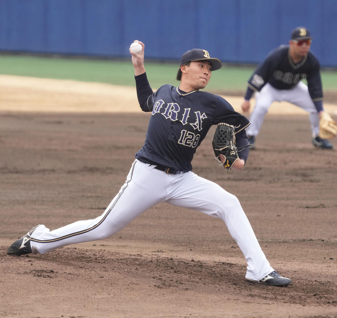 中日対オリックス　4回無失点と好投するオリックス先発の東（撮影・森本幸一）