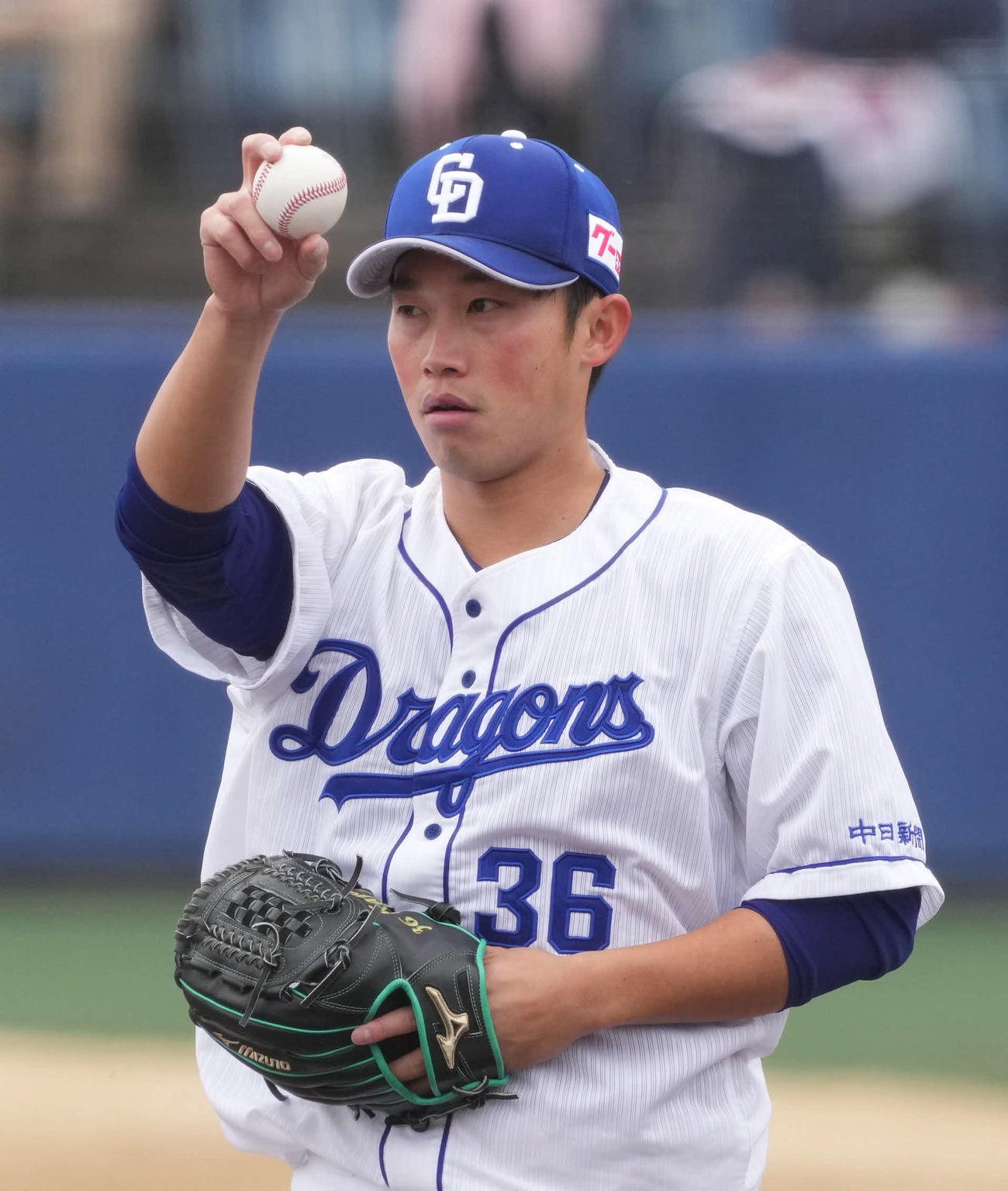 中日対オリックス　1回表、登板する中日先発の岡野（撮影・森本幸一）