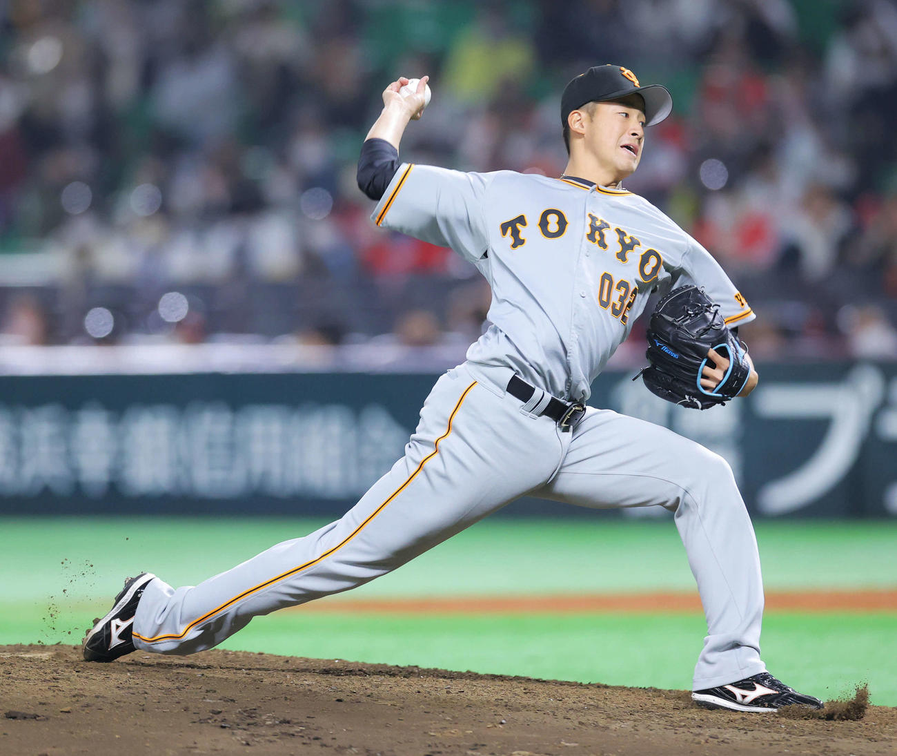 ソフトバンク対巨人　5回裏、巨人3番手で登板する堀田（撮影・河田真司）