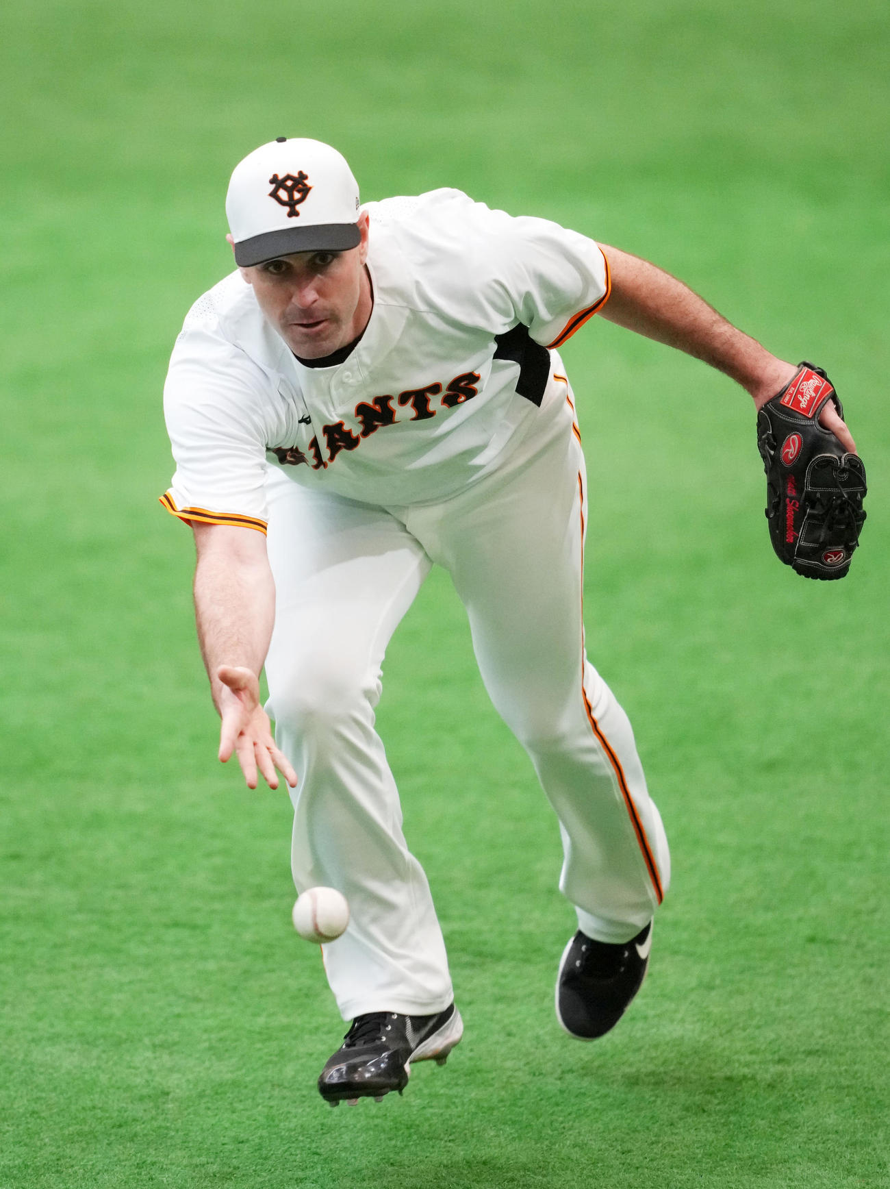 ノックを受ける巨人シューメーカー（撮影・横山健太）