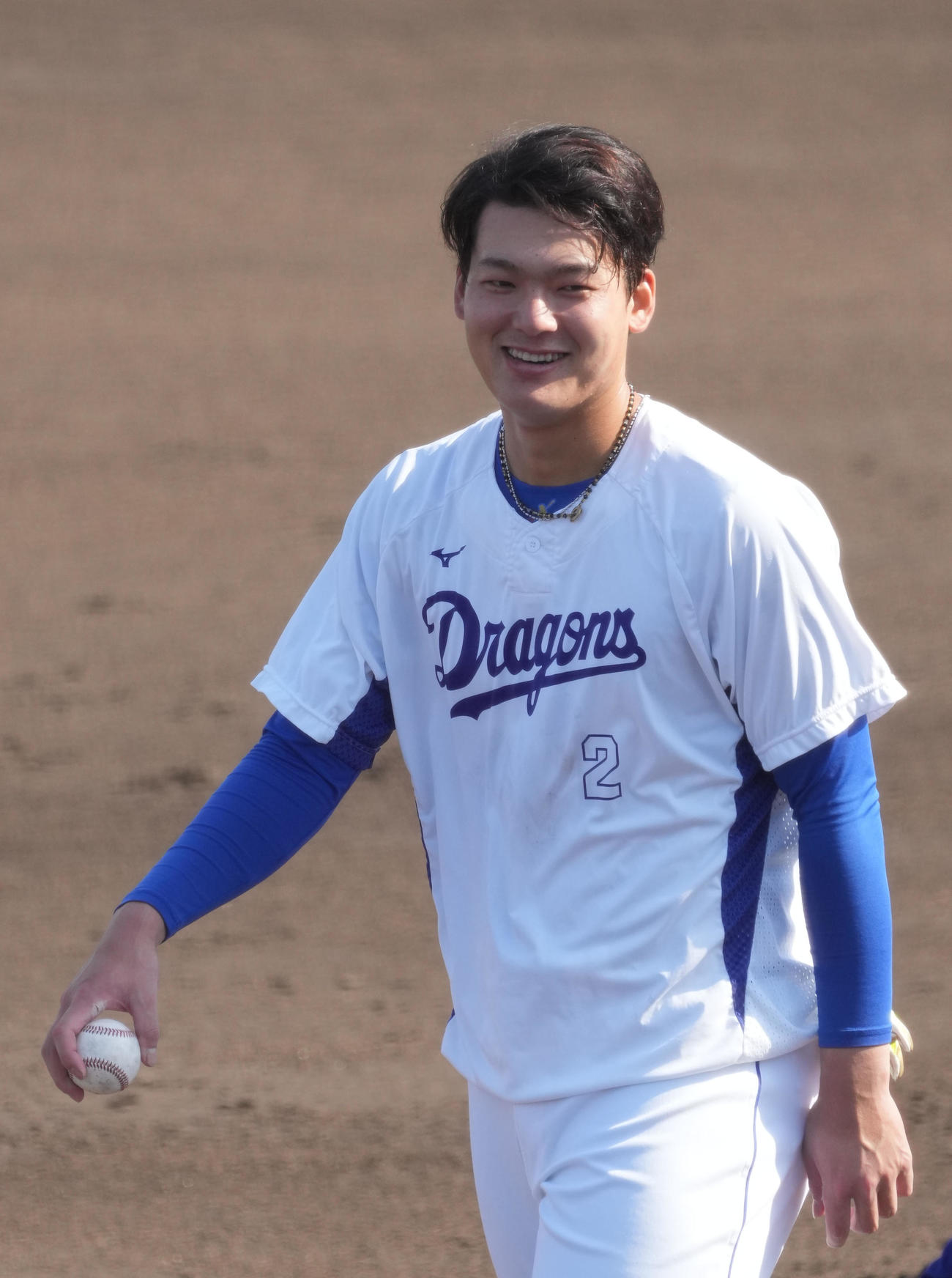 中日練習　打撃練習を終え明るい表情を見せる石川昂（撮影・森本幸一）