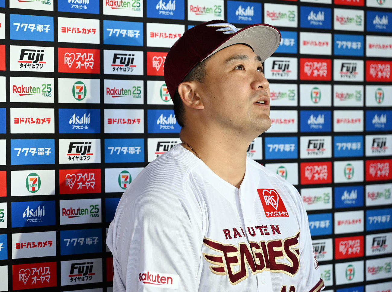 楽天対DeNA　東日本大震災から11年となり、報道陣の取材に臨む楽天田中将（撮影・滝沢徹郎）