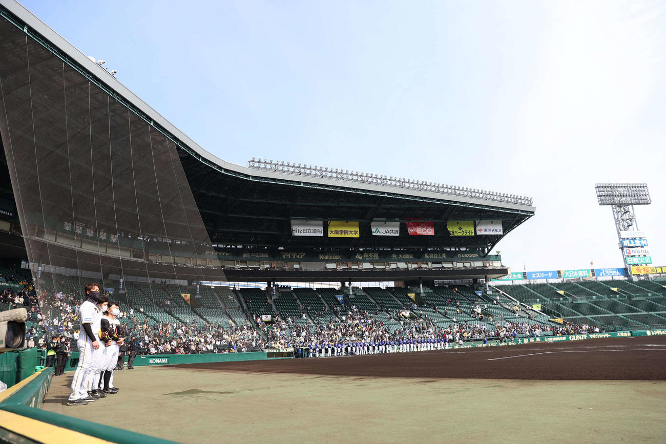 阪神対中日　東日本大震災から11年。両ナインが黙とうをささげる（撮影・上田博志）