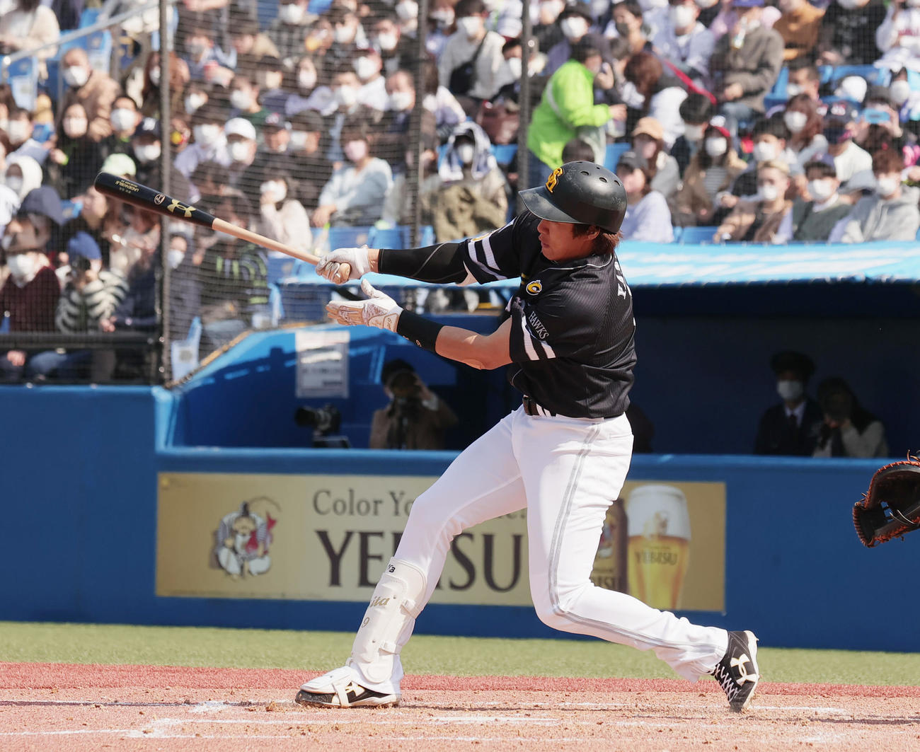 ヤクルト対ソフトバンク　4回表ソフトバンク無死、右越え本塁打を放つ柳田（撮影・野上伸悟）