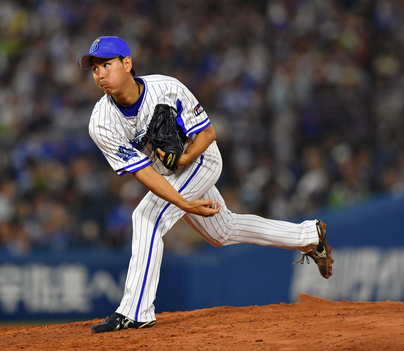 DeNA対ヤクルト　3番手で登板し力投するDeNA須田（撮影・滝沢徹郎）