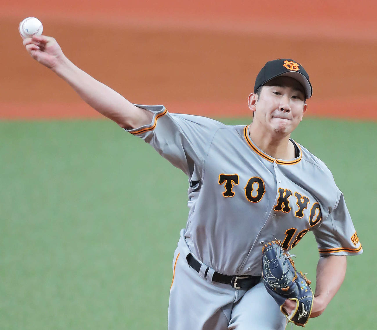 オリックス対巨人　巨人先発の菅野（撮影・河田真司）