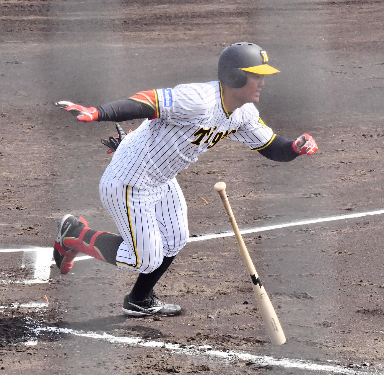 中日戦の1回、右前適時打を放つ前川（撮影・和賀正仁）