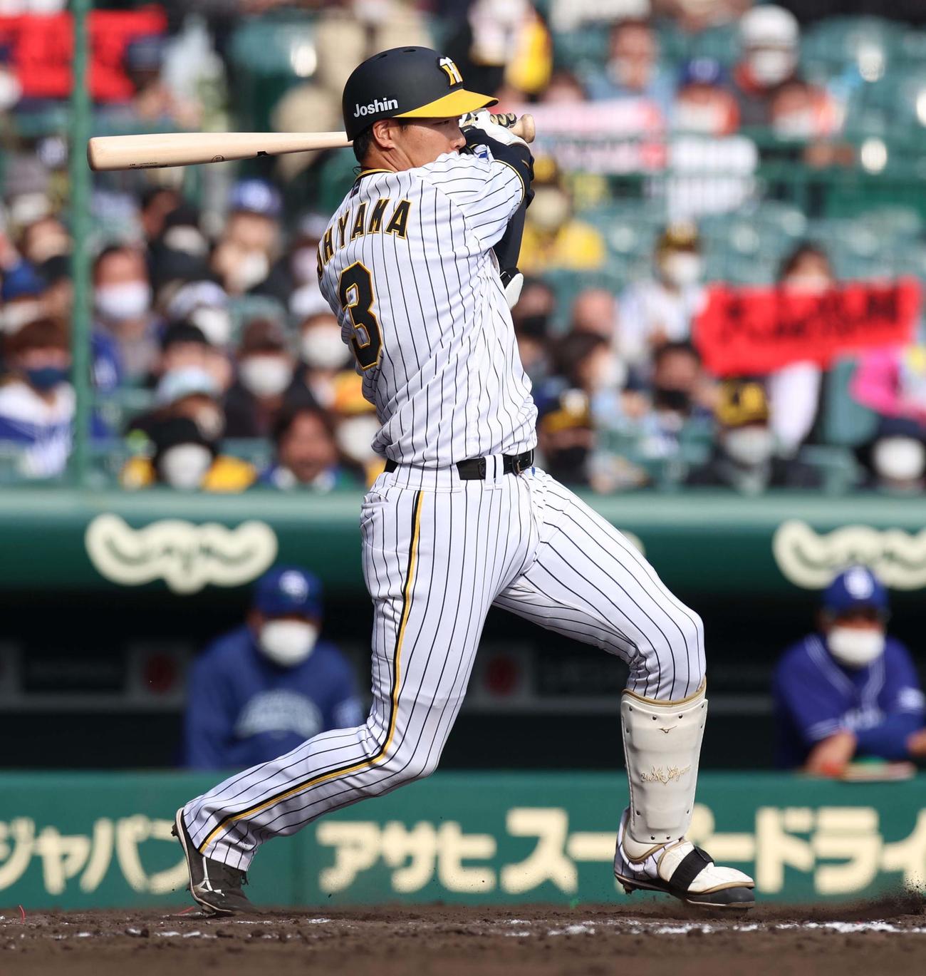 阪神対中日　7回裏阪神1死満塁、大山は中前2点適時打を放つ（撮影・上田博志）
