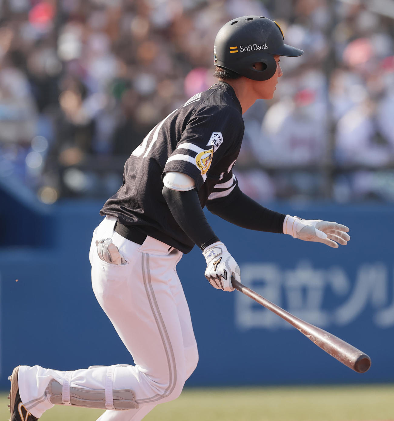 ヤクルト対ソフトバンク　5回裏ソフトバンク2死二塁、代打で中前適時打を放つ上林（撮影・野上伸悟）