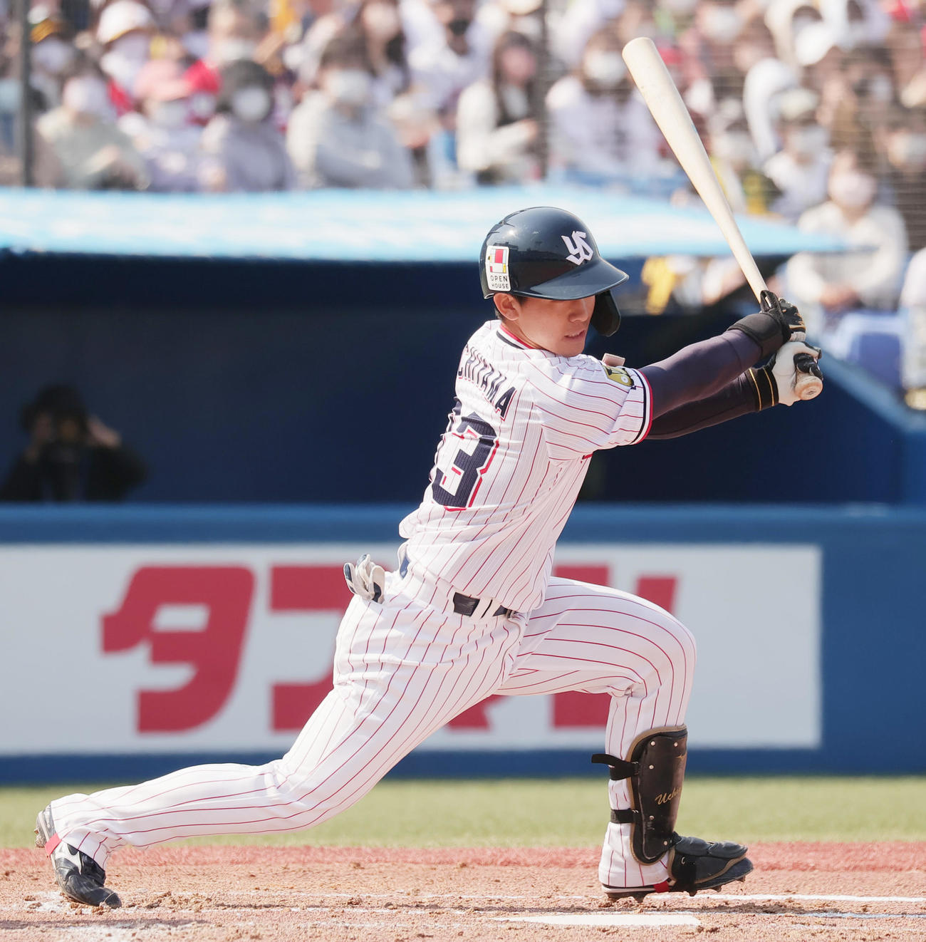 ヤクルト対ソフトバンク　1回裏ヤクルト2死三塁、右前適時打を放つ内山壮（撮影・野上伸悟）
