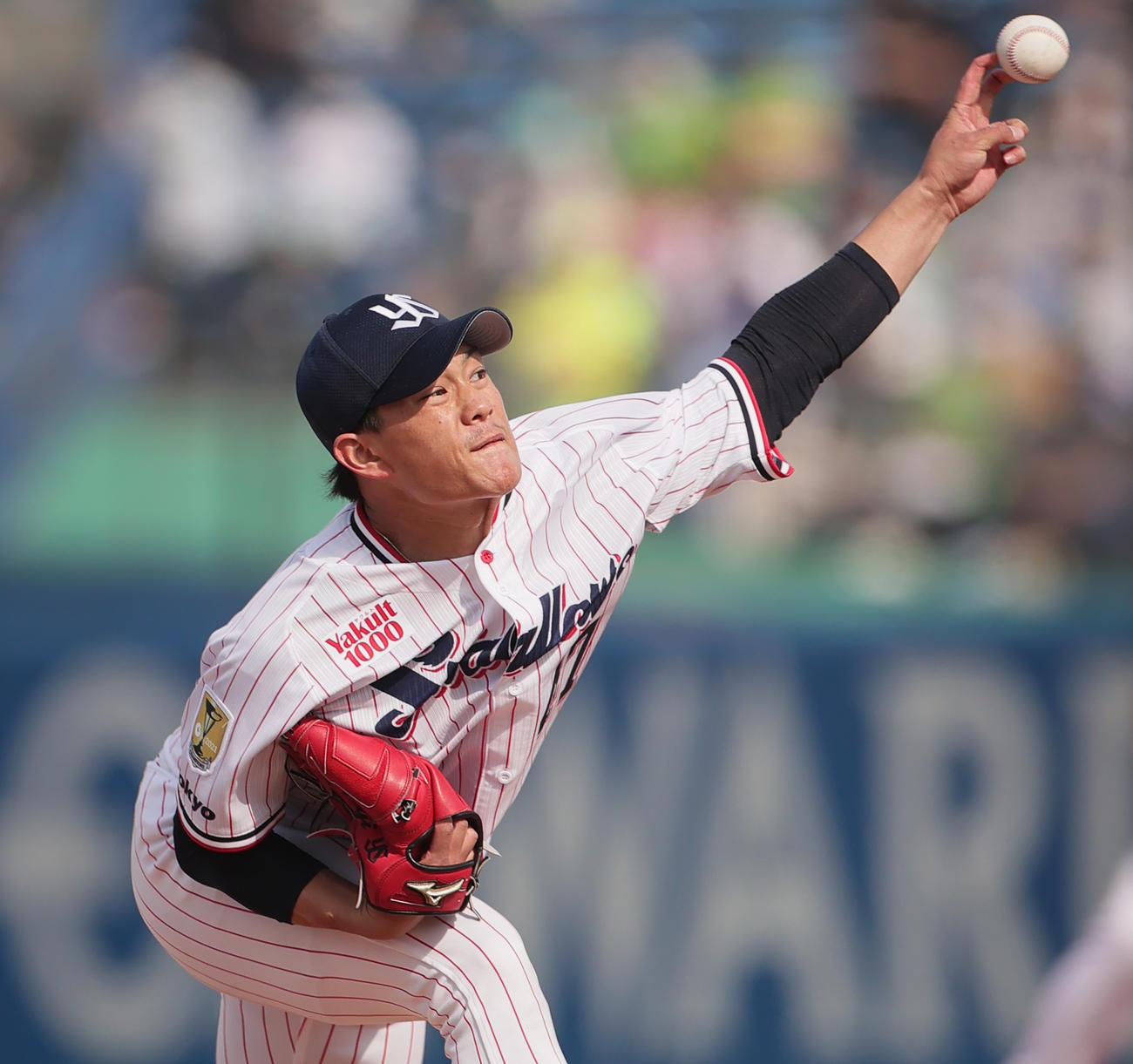ヤクルト対ソフトバンク　力投するヤクルト先発の高橋（撮影・野上伸悟）