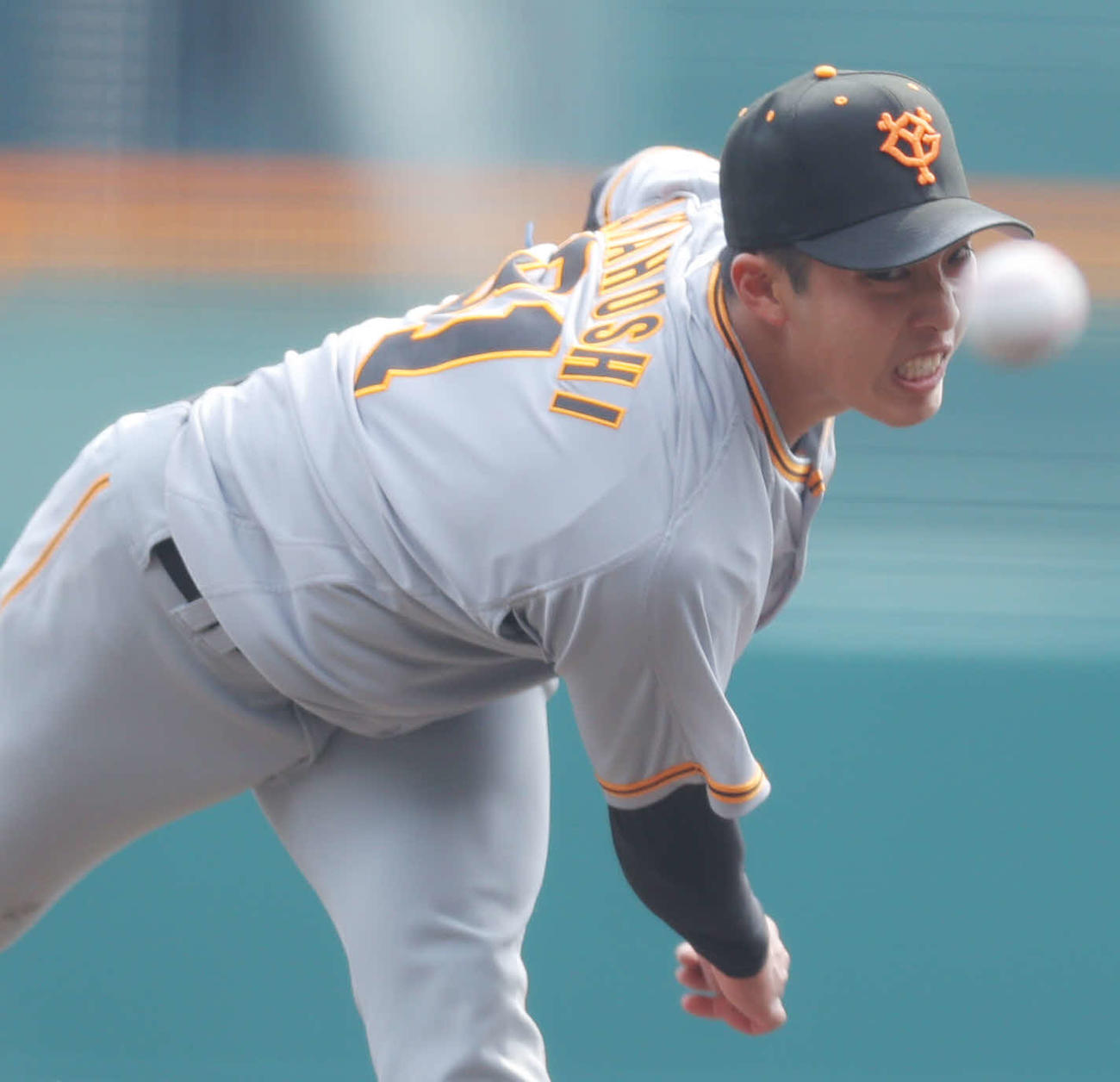 阪神対巨人　2回裏、力投する赤星（撮影・河田真司）