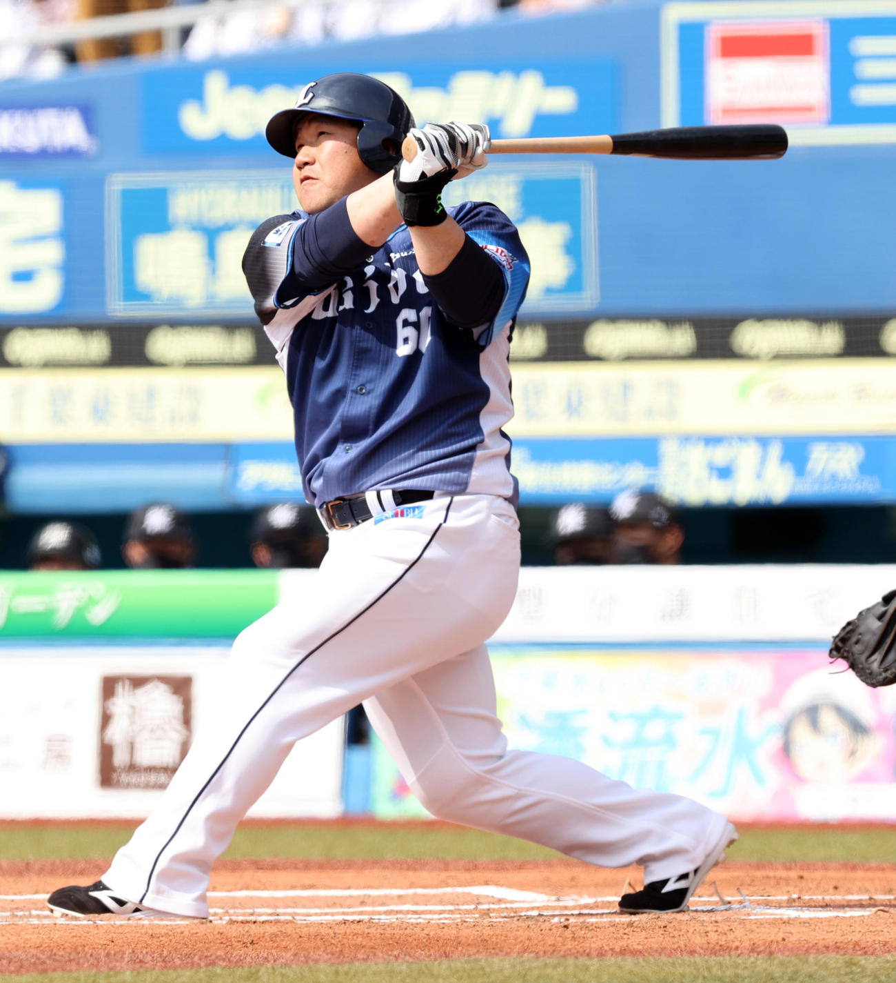 ロッテ対西武　1回表西武1死一塁、中村は左越え2点本塁打を放つ（撮影・浅見桂子）