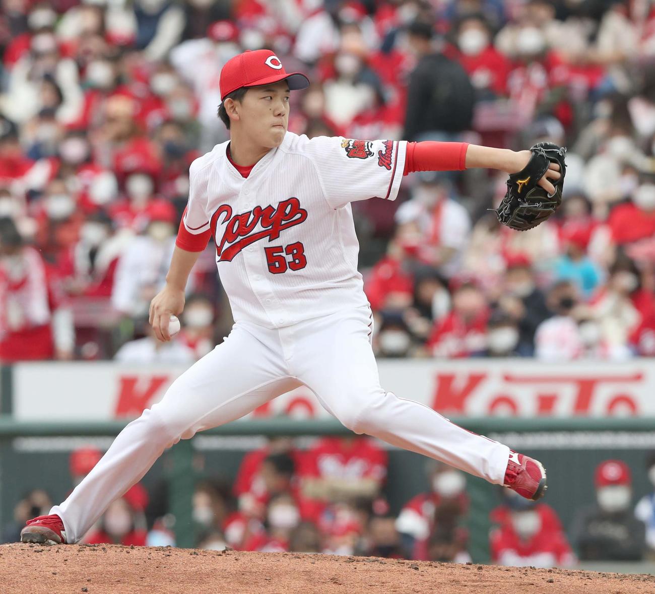 広島対日本ハム　6回に登板の小林（撮影・黒川智章）