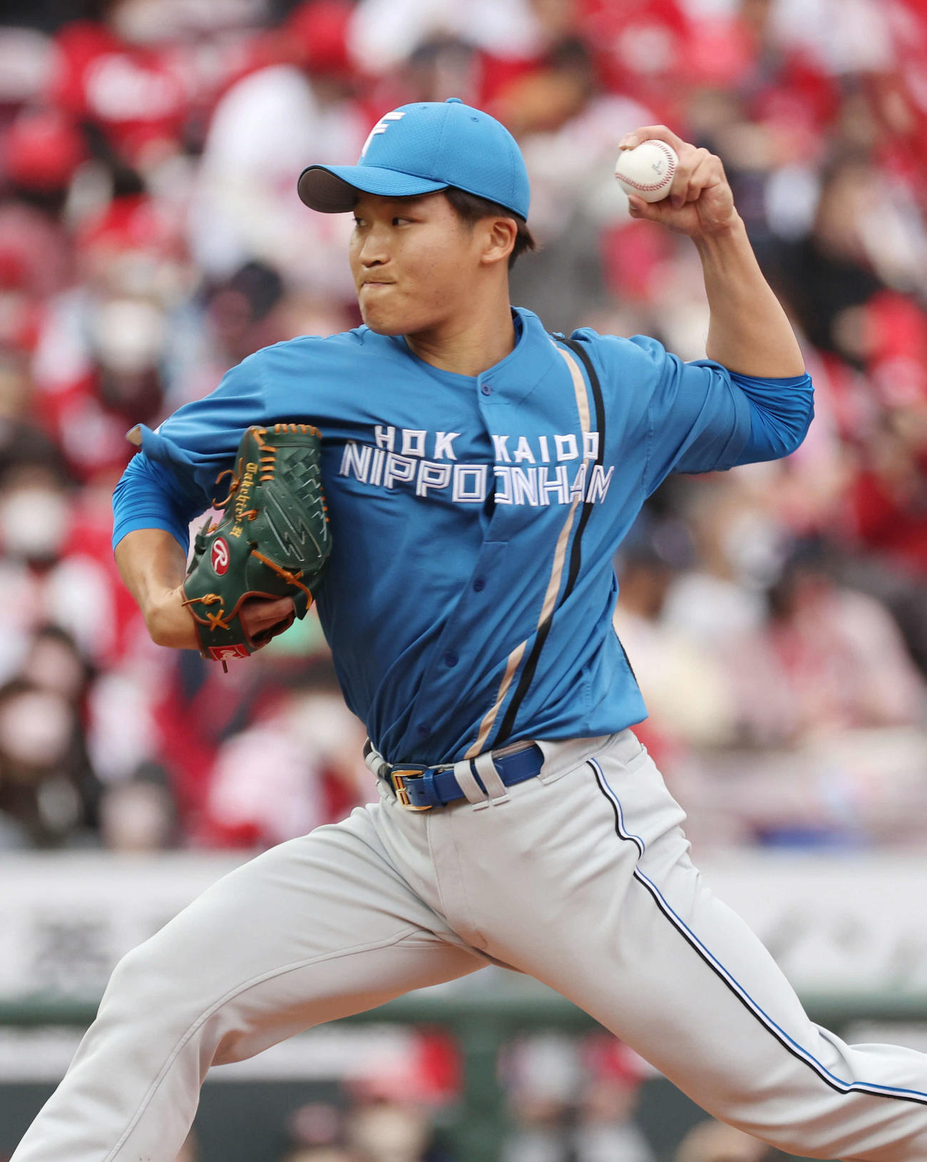オープン戦広島対日本ハム　6回裏広島、日本ハム2番手の長谷川（撮影・加藤孝規）