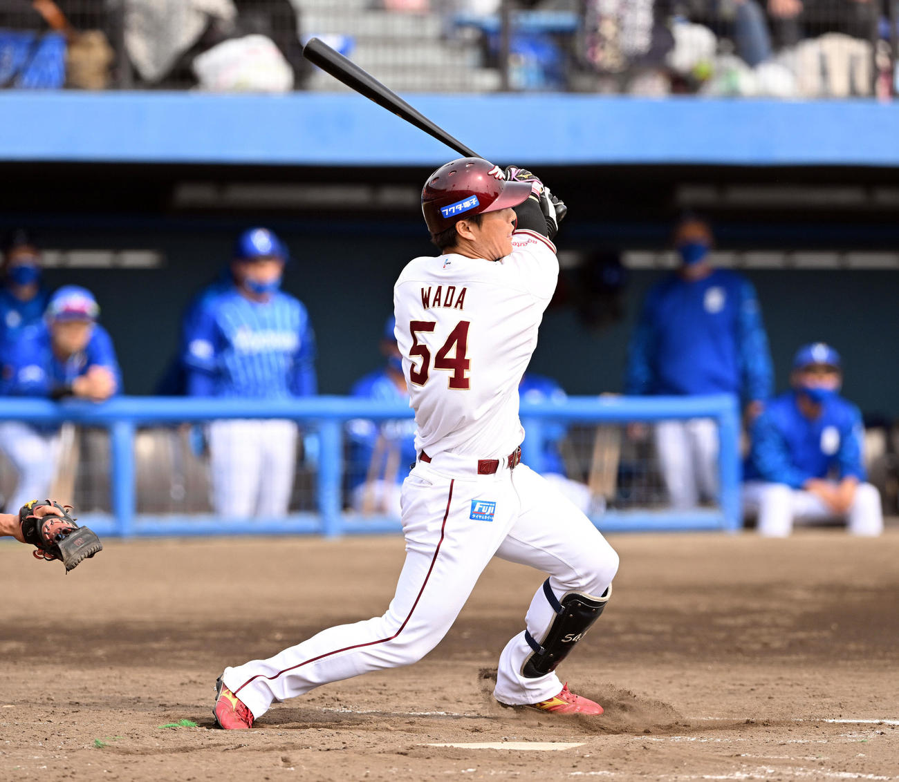楽天対DeNA 3回裏楽天1死一、三塁、和田は2点適時二塁打を放つ（撮影・滝沢徹郎）