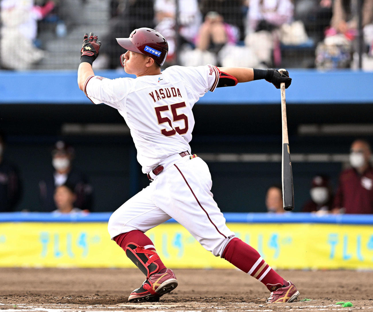 楽天対DeNA 6回裏楽天1死満塁、安田は右前適時打を放つ（撮影・滝沢徹郎）