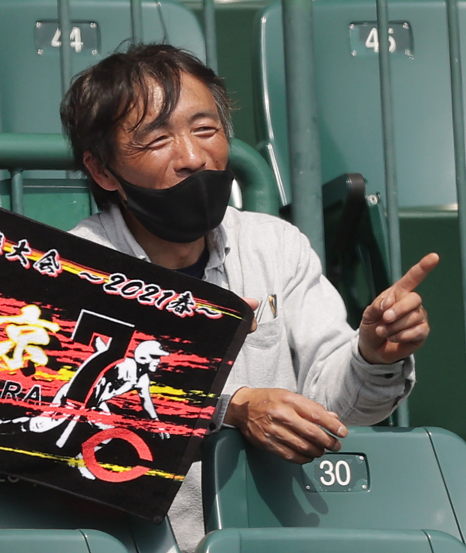 観戦に訪れた阪神前川右京の父栄二さん（撮影・前田充）