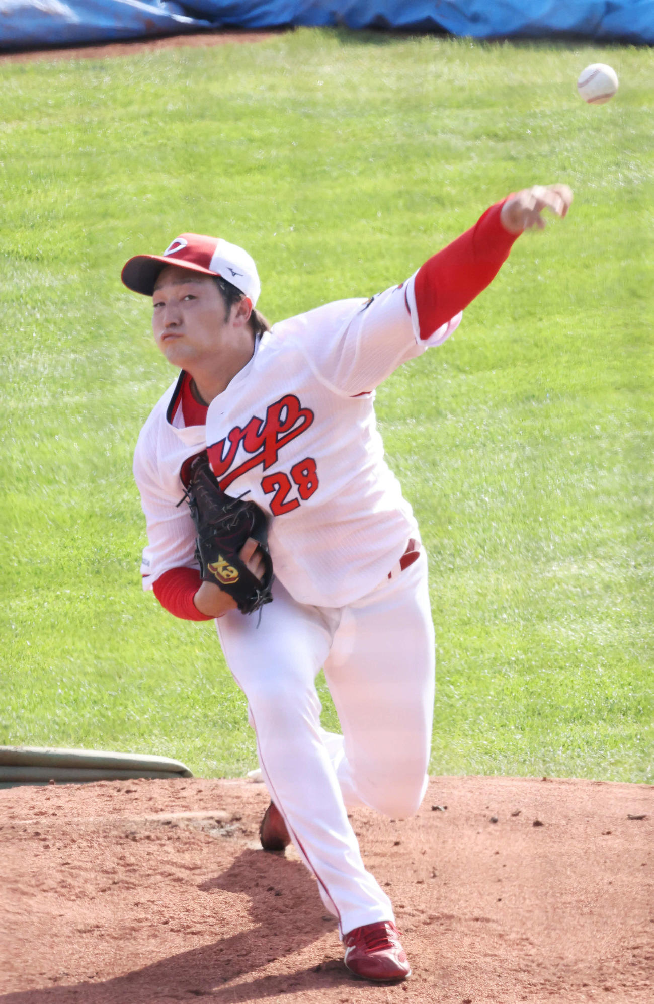 広島投手指名練習　マウンドで投球練習をする床田（撮影・加藤孝規）