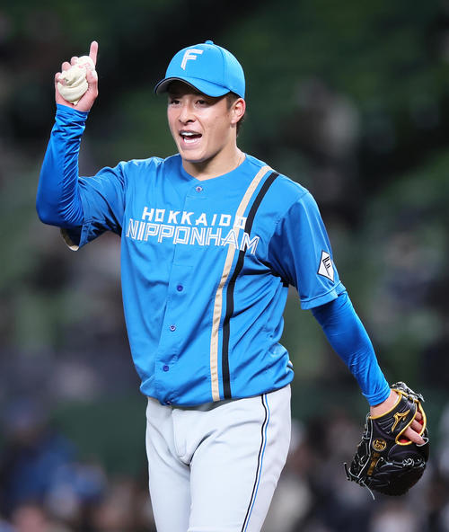 西武対日本ハム　マウンドで気合の入った表情を見せる日本ハム吉田（撮影・足立雅史）